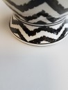 CERAMICZNA WAZA W CZARNY WZÓR CHEVRON 17X32CM
